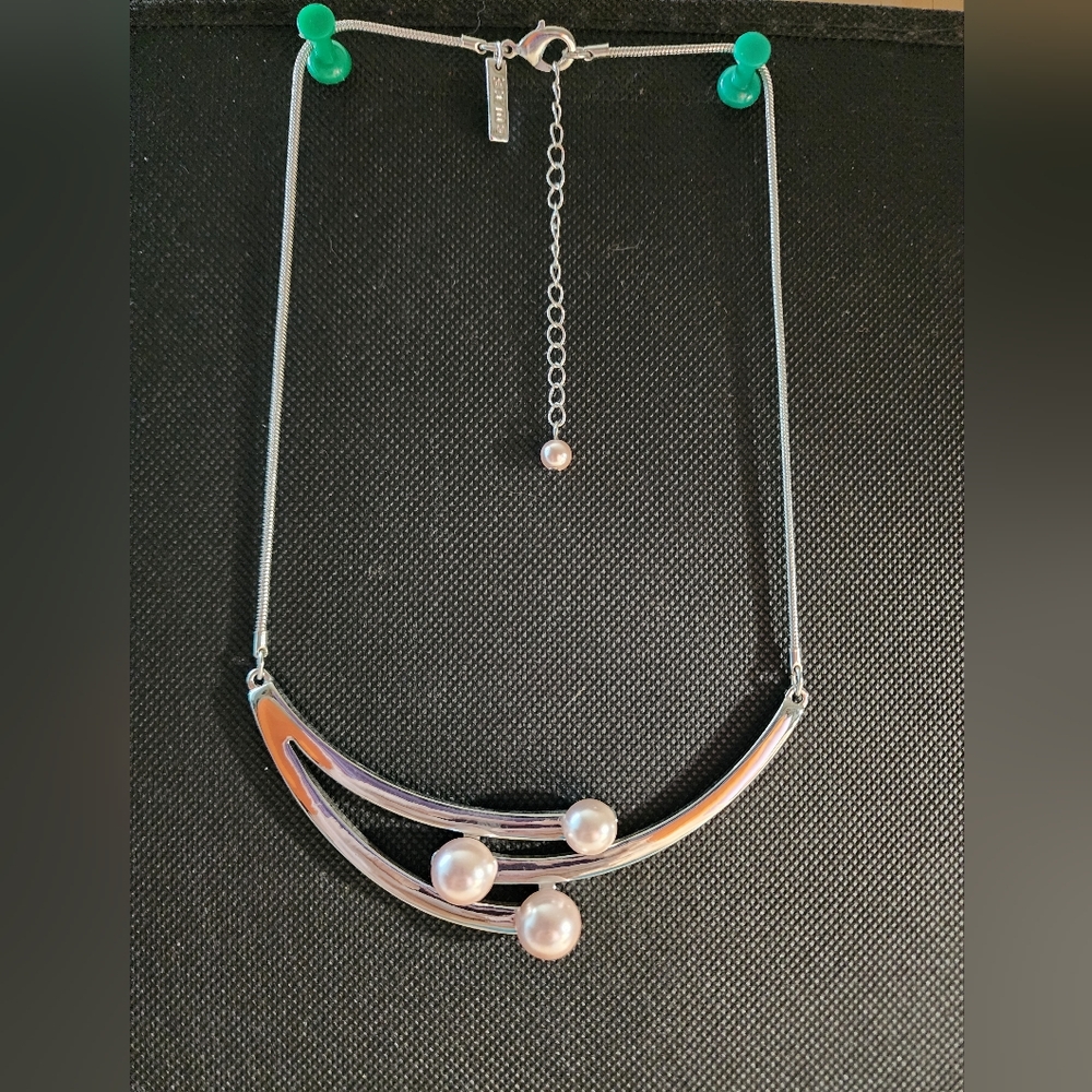 White House Black Market Silver-Tone Pearl Abstract Bar Necklace – EUC